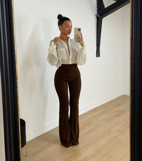 Business Casual Dinner Outfit Winter, Classy Latina Style, Casual Work Dinner Outfit Winter, Baddie Corporate Outfits, Timeless Outfits For Women Classy, Professional Dinner Outfit, Leasing Agent Outfit, Work Dinner Outfit Night Classy, Baddie Office Outfits