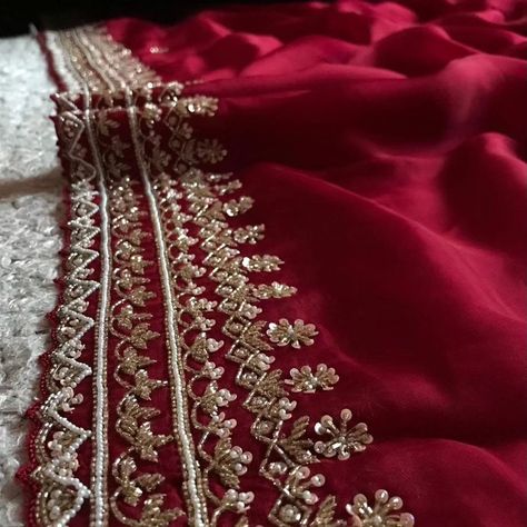 ♥️🧁D@D♥️🧁 Maroon Premium Pure Organza Silk drapes of luxury embellished with antique pearl sequins cut daana handwork & running handwork bp @ ₹7500 shipping free for Our Resellers Colour Customisation Possible ♥️ Hand Work Design Pattern, Saree Border Designs Embroidery, Sari Embroidery, Applic Work, Machi Work, Saree Borders, Embroidery Dupatta, Silk Drapes, Hand Work Design