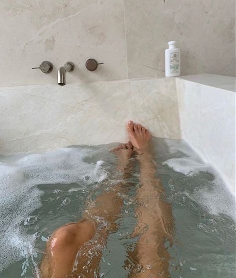 Bath Aesthetic, Have Inspiration, 背景 シンプル, Healthy Girl, Healthy Lifestyle Inspiration, Dream Lifestyle, Dream Life, Aesthetic Pictures, Self Care