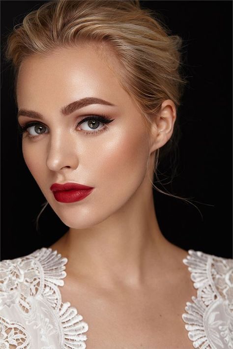 Bridal Makeup For Brown Eyes, Makeup Bibir, Bridal Makeup For Blondes, Baju Kahwin, Wedding Makeup For Brown Eyes, Best Wedding Makeup, Makeup Simple, Bridal Makeup Natural, Bridal Makeup Wedding