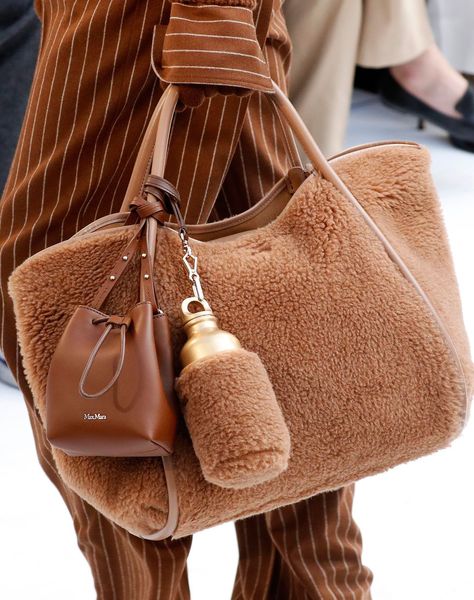 Winter Bags, Fall Bags, Braut Make-up, Fur Bag, Bag Trends, Leather Bucket Bag, Best Bags, 가을 패션, Coach Bag