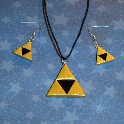 legend of zelda diy favors - Google Search Triforce Necklace, Zelda Diy, Dremel Ideas, Legend Of Zelda Triforce, Zelda Hyrule Warriors, Zelda Triforce, Zelda Birthday, Geeky Craft, Cosplay Jewelry