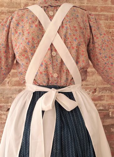 Embroidery Patterns Easy, Pinafore Apron Pattern, Patterns Outfit, Victorian Aprons, Edwardian Kitchen, Vintage Apron Pattern, Apron Pattern Free, Apron Tutorial, Apron Pattern