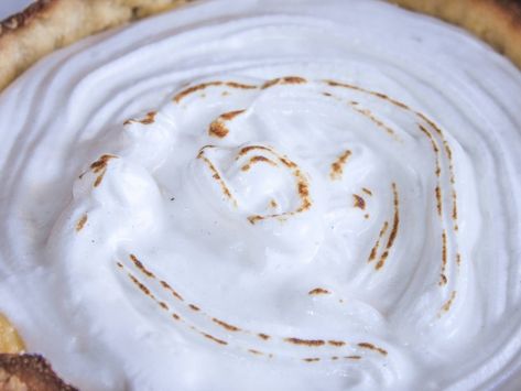 A recipe for Marshmallow Creme Meringue made with egg whites, salt, marshmallow Marshmallow Meringue Recipe, Recipes Using Marshmallows, Meringue Pie Topping, Coconut Meringue Pie, Marshmallow Meringue, Pie Topping, Coconut Cream Pie Recipes, Meringue Pie Recipes, Frosting Recipes Easy