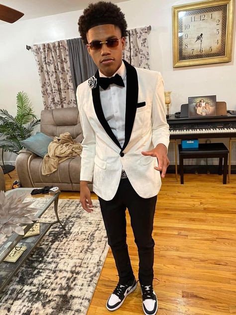 Prom Fits For Guys, Boys Homecoming Outfits, Boys Prom Outfit Ideas, Mens Prom Outfit, Men Prom Outfit, Prom Looks For Guys, Graduation Outfit Ideas Men, Guys Prom Outfit