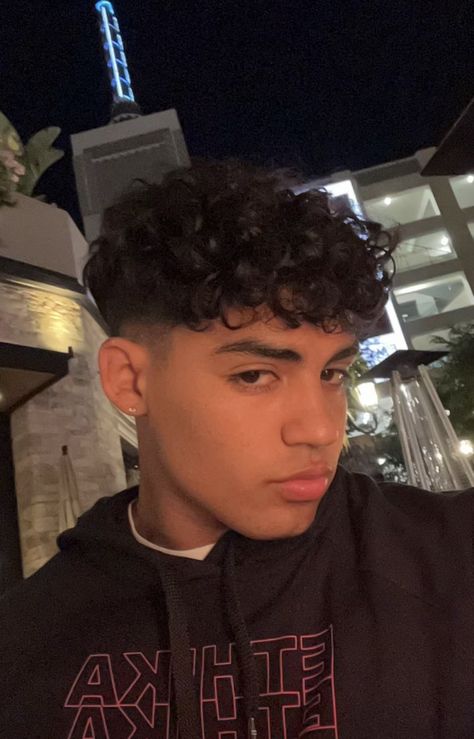 Hairstyle According To Face Shape, Boys Haircuts Curly Hair, Curly Taper Fade, Hair Types Men, Boys Curly Haircuts, Male Hairstyle, Fade Haircut Curly Hair, Taper Fade Curly Hair, Men's Curly Hairstyles