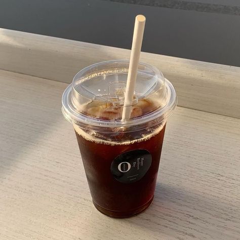 Americano Coffee Aesthetic, Brown Drinks, Iced Black Coffee, Korean Coffee, Iced Americano, Americano Coffee, Coffee Obsession, Cute Food Art, Yummy Comfort Food