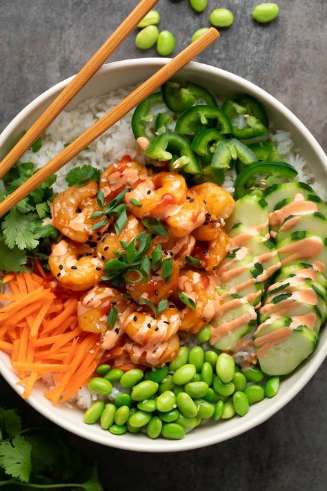 These Spicy Shrimp Rice Bowls are fiery and flavorful! Each rockin' rice bowl is loaded with spicy shrimp, fresh veggies, and tons of tasty toppings! Spicy Shrimp Bowl, Shrimp Rice Bowl Recipe, Shrimp Bowl Recipe, Shrimp Rice Bowl, Shrimp Bowl, Rice Bowl Recipe, Shrimp Rice, Resep Seafood, Healthy Bowls Recipes