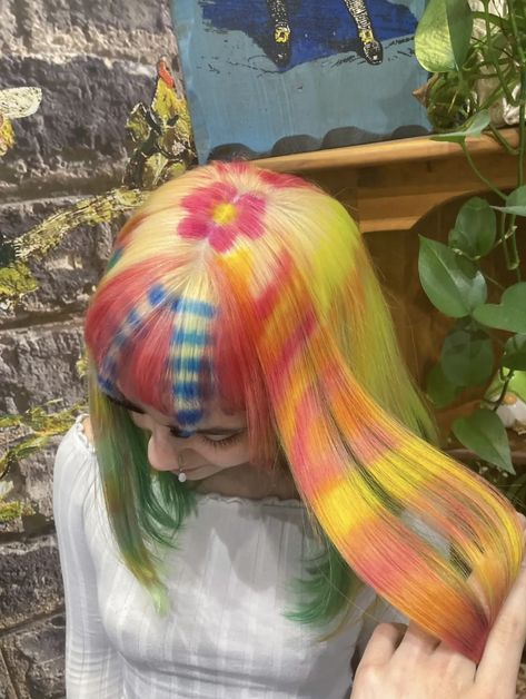 Halo Ring Hair Dye, Hair Dye Ideas Rainbow, Pastel Multicolor Hair, Hair Dye Rainbow, Primary Color Hair, Whimsical Hair Color, Funky Hair Dye Ideas, Creative Dyed Hair, Aesthetic Hair Colour Dyes