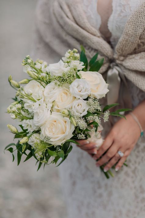 Natural Flower Bouquet Brides, Unstructured Bouquet, Wedding Bucket Flowers, Natural Wedding Bouquet, Wedding Parade, Wedding Bouquets White, Bride Flower Bouquet, Autumn Wedding Bouquet, Freesia Bouquet