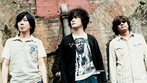 Sawao Yamanaka (middle) The Pillows The Pillows Band, The Pillows, Beautiful Places In The World, Rayban Wayfarer, Beautiful Places, Square Sunglass, Mens Sunglasses, Entertainment, Japan