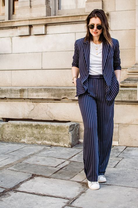 How To Style The 2018 Power Suit Trend For Everyday Suit With Trainers Women, One Suit Outfit, Matching Vest And Pants Outfit, Matching Suit Women, Colorful Workwear, Womens Navy Suit, Pinstripe Suit Women, Power Suits For Women, Pink Suits Women