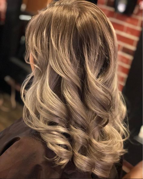 Dark Ash Blonde Balayage, Low Maintenance Blonde Highlights, Blonde Color Ideas, Dark Blonde Color, Low Maintenance Blonde, Reverse Ombre Hair, Dark Blonde Balayage, Southern Hair, Dark Strawberry Blonde