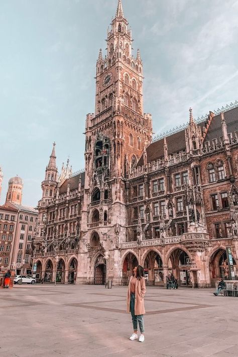 Munich Travel Guide, Wallpaper Old, Munich Travel, Germany Munich, Germany Travel Guide, Germany Photography, Travel Girl, Old Town Square, Town Square