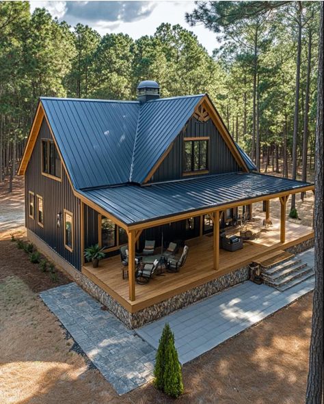 Barndominium Ideas Cottage, Rustic Home Exterior Design, Country Home Entrance, Country Farmhouse Exterior Ranch Style, Building A House In The Woods, Country Minimalist Home, Black Log Cabin Homes, Barndominium Color Ideas Exterior, Western Ranch House Plans