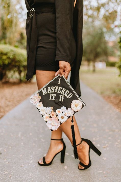 Ucf Graduation Pictures, Ucf Grad, Nursing School Graduation Pictures, Mba Graduation, Masters Degree Graduation, College Grad Cap Ideas, Nursing Graduation Pictures, Graduation Shoot, Masters Graduation