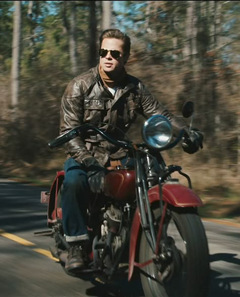 Brad Pitt on a classic Indian bike in the movie "The Curious Case of Benjamin… Curious Case Of Benjamin Button, Benjamin Button, Indian Motorcycles, Indian Motorcycle, Cafe Racers, Brad Pitt, Cafe Racer, Cars And Motorcycles, Harley Davidson