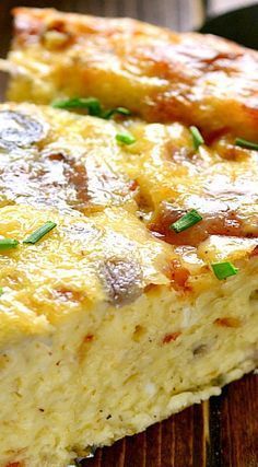 Crustless Quiche Lorraine, Breakfast Quiche Recipes, Quiche Recipes Easy, Breakfast Quiche, Quiche Recipe, Crustless Quiche, Egg Muffins, Tater Tots, Quiche Recipes