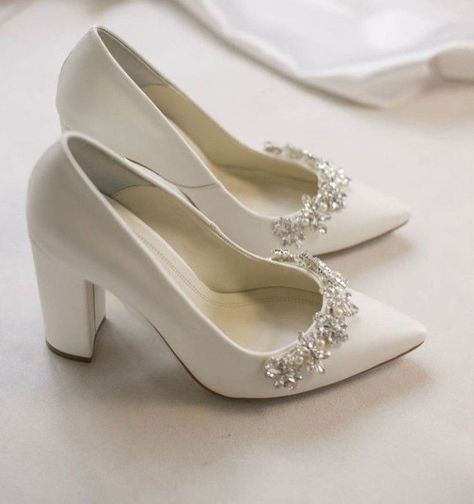 Stylish Shoes Heels, Elegant Shoes Heels, Bridal Theme, Wedding Shoes Bride, Party Pumps, Fancy Jewellery Designs, Statement Shoe, Fancy Shoes, Wedding Gifts For Bridesmaids