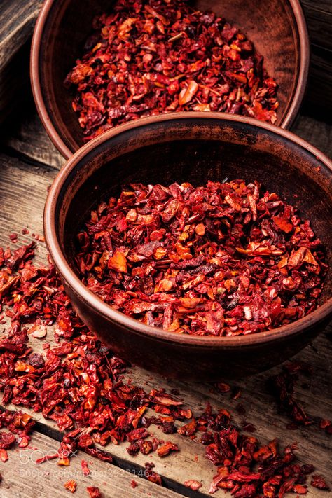 Dried red chilli flakes Crushed red cayenne pepper dried chili flakes.Spice for meat dishes Types Of Chili Peppers, Clean Diet, Pepper Plants, Eat The Rainbow, Buzzfeed Food, Chilli Flakes, Cayenne Pepper, Chili Flakes, Eat Real Food