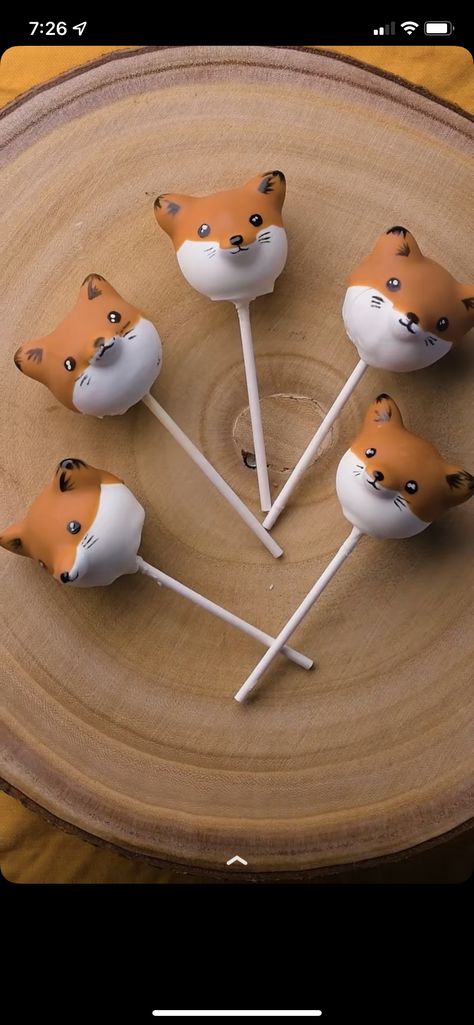 Gaming Cake Pops, Fall Cake Pops Recipe, Fox Cake Pops, Fall Cake Pops Ideas, Fall Cakesicles, Cute Cake Pops Ideas, Cute Desserts To Make, Cake Pops Designs, Easy Cake Pops