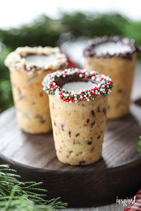 Homemade Milk and Cookie Shots recipe for the holidays Cookie Shot Glass, Unique Recipes Desserts, Homemade Milk, Cookie Shots, Dessert Recipes Cookies, Milk Dessert, Creative Desserts, Unique Desserts, Shot Recipes