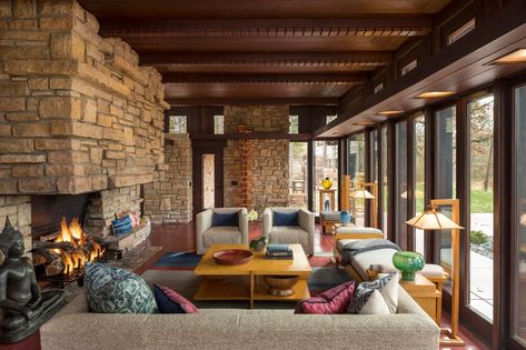 Frank Loyd Wright Interior, Frank Loyd Wright Houses, Frank Lloyd Wright Interior, Frank Lloyd Wright Architecture, Popular Living Room, Frank Lloyd Wright Design, Frank Lloyd Wright Homes, Rustic Living, Rustic Living Room