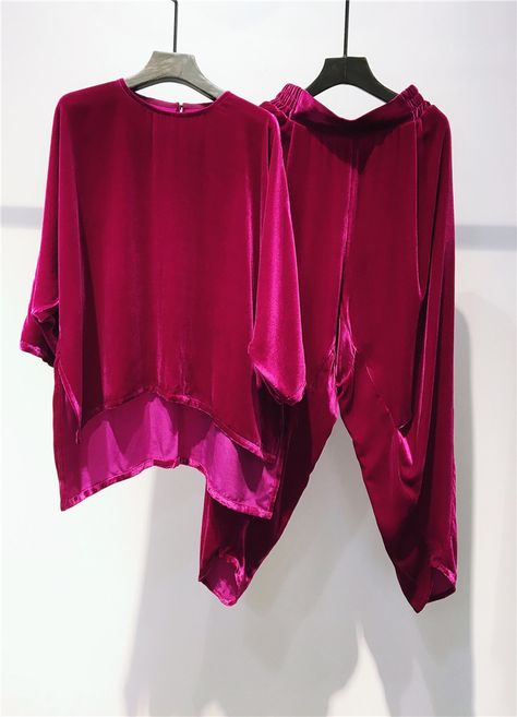 Velvet Set Outfit, Pink Silk Pants, Velvet Suit Design, Tartan Fashion, Kaftan Designs, Velvet Dress Designs, Mode Kimono, Velvet Cloth, Tunic Designs