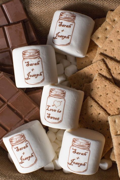 Smores Bar, Mason Jar Design, Cute Marshmallows, Boda Mexicana, S'mores Bar, S'mores, Unique Wedding Favors, Grooms Cake, Personalized Favors