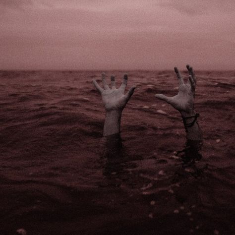 Revere Beach, Horror Pictures, Dark Places, Underwater Photography, Download Free Images, Man Photo, Photo Effects, Free Images, Van