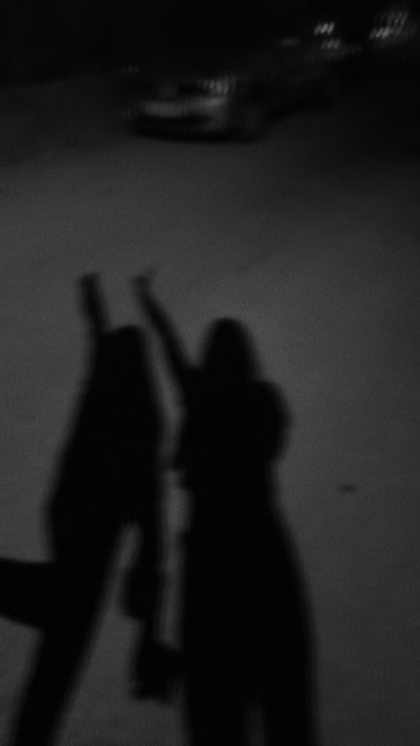 Besties Dark Aesthetic, Aesthetic Pictures Friends Dark, Shadow Photos With Bestie, Night Bestie Pics, Black Women Friends Aesthetic, Girly Photography Night, Blury Pics Aesthetic Night Friends, Best Friends Aesthetic Black And White, Fack Snap Streak