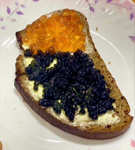 #caviar #breakfast #healthyfood Caviar Breakfast, Bread With Butter, Black Caviar, Red And Black, Pie, Butter, Bread, Healthy Recipes, Red