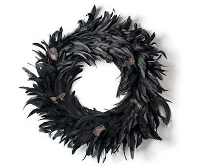 Black Feather Wreath, Raven Wreath Halloween, Halloween Photo Props, Black Feather Halloween Wreath, Classy Halloween Decor, Photo Halloween, Classy Halloween, Feather Wreath, Witch Wreath