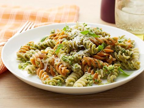 Get Broccoli-Walnut Pesto With Pasta Recipe from Food Network Food Network Chefs, Walnut Pesto, Healthy Weeknight Dinners, Pasta Food, Pasta Dinners, Pasta Dinner Recipes, Vegetarian Pasta, Giada De Laurentiis, Healthy Pasta Recipes