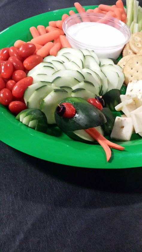 Veggie lizard for 7 yr.old birthday party. Gecko Birthday Party Ideas, Lizard Themed Snacks, Gecko Party Ideas, Salamander Birthday Party, Gecko Birthday Party, Lizard Themed Birthday Party, Lizard Party Ideas For Kids, Reptile Party Food, Reptile Birthday Party Ideas