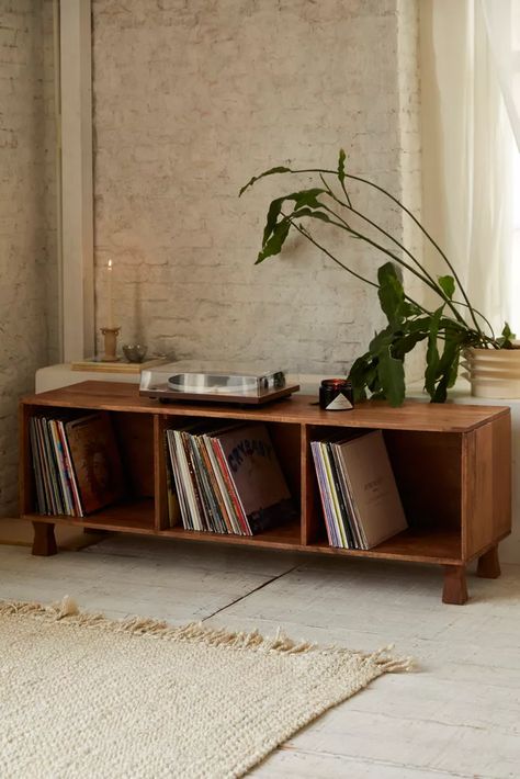 Record Players, Low Credenza, Rum Inspo, Seasonal Changes, Apartment Decor Inspiration, Design Del Prodotto, Home Decorating Ideas, Ideas Living Room, Apartment Inspiration