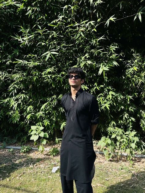 Eid Poses For Boys, Eid Poses For Men, Eid Pose Ideas Men, Boys Eid Outfit, Kurta Poses For Men Aesthetic, Boys In Black Kurta, Traditional Indian Men Aesthetic, Desi Boy Aesthetic Kurta, Aesthetic Kurtas For Men