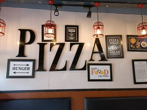 Pizza Shop Wall Design, Pizza Shop Decor Ideas, Pizza Store Interior Design, Pizza Cafe Interior Design, Small Pizza Shop Design, Small Pizzeria Design Interior, Pizza Place Interior, Pizzaria Decor, Pizza Restaurant Design Interior