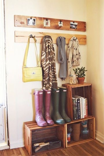 This is a great way to decorate a small entry way with little investment. I like this idea and putting plastic shoe holder in closet and having some shelves or baskets in the entranceway. Mudroom Organization, Decor Ikea, Rustic Storage, Apartment Life, Crate Storage, First Apartment, Stylish Storage, Cheap Home Decor, Home Fashion