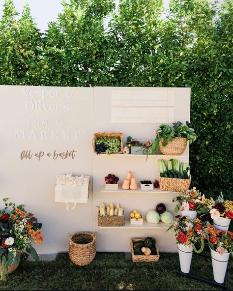 “Fill up a basket” 🥖🍓🥬 We loved putting together this farmers market for Vesper and Oliver’s guests to take home! From freshly baked bread to yummy fruits, veggies and pies not to mention the fresh floral! It’s a little something wholesome as a party favor instead of candy. Would you want something like this at your next celebration?🌻✨ #FarmersMarketFavors #farmersmarket #farmersmarketinspo #farmersmarketbirthday #farmersmarket #farmersmarketparty Fresh Of The Market Theme, Farmers Market 2nd Birthday Party, Baby Shower Farmers Market, Farmers Market Backdrop, Fresh Off The Market Bridal Shower Ideas, She’s Off The Market Decorations, She’s Off The Market Party, Vintage Farmers Market Aesthetic, Farmers Market Food Ideas