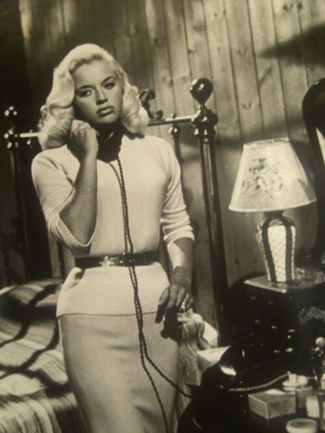 Diana Dors singer actress blonde bombshell English England Diana Dors, Hollywood Girls, Evelyn Hugo, New Hair Do, Vintage Hollywood Glamour, Madame Tussauds, Feminine Power, The Embrace, Vintage Hair