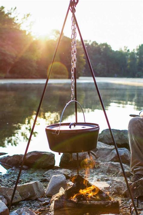 Campfire Chili, Lodge Dutch Oven, Camp Cooking Recipes, Camping Dessert Recipes, Fireplace Cooking, Cooking Over Fire, Hot Coals, Chili Verde, Dutch Oven Camping