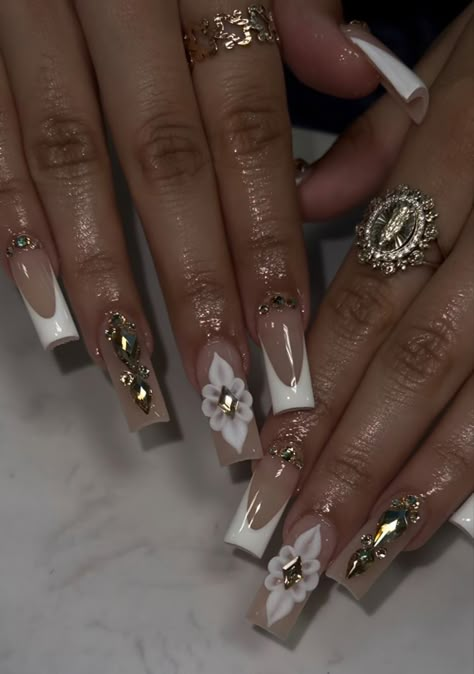 Latina Nails, Champagne Nails, Quince Nails, Quinceanera Nails, Gold Acrylic Nails, Gold Quince, Girly Acrylic Nails, Quinceanera Ideas, Gold Nail