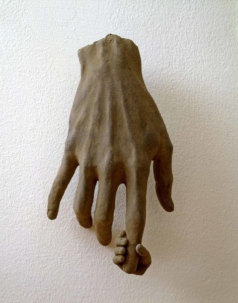 Hitesh Durgani, Sculpture Art Clay, Sculptures Céramiques, Hand Sculpture, Keramik Design, Art Clay, Hand Holding, Sculpture Installation, Figurative Sculpture