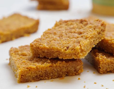 WEET-BIX SLICE Peanut Butter Cereal Bars, Weetbix Slice, Wacky Cake, Easiest Recipes, Chicken Spring Rolls, Lunchbox Treats, Iron Rich Foods, Easy Oven, Slices Recipes