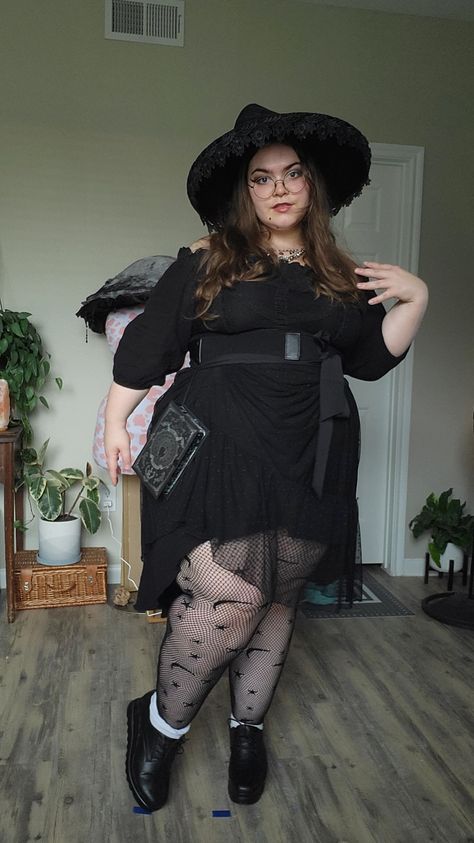 Plus Size Witch Costume, Halloween Plus Size, Chubby Halloween Costumes, Plus Size Witch, Witchy Overbust Dress For Cosplay, Black Witchy Overbust Corset Dress, Black Overbust Witchy Corset Dress, Plus Size Victorian Goth, Plus Size Black Dress Goth