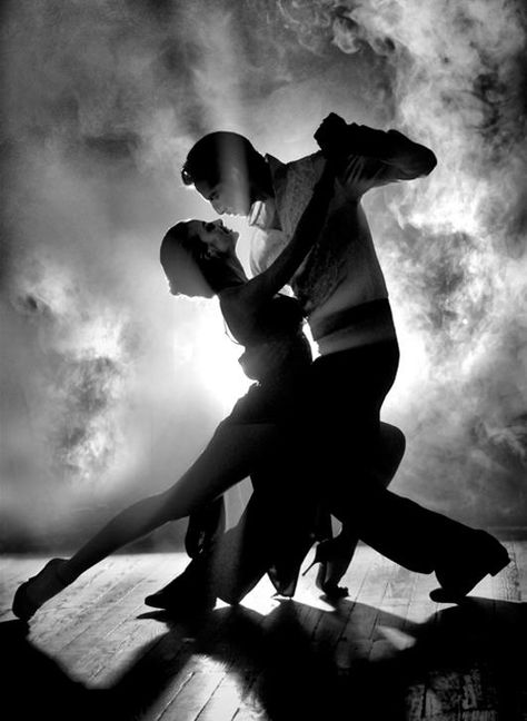 tango en blanco y negro !!! Lindy Hop, Tango Dance, Swing Dancing, Dance Like No One Is Watching, Dancing In The Dark, Argentine Tango, Dance Movement, Shall We Dance, Fred Astaire