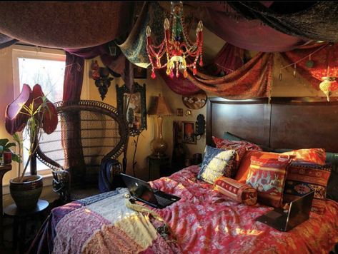 Romani Style, Maximalist Room, Vintage Core, Chill Room, Uni Room, Pretty Room, Dreamy Room, Maximalism, Dream Room Inspiration