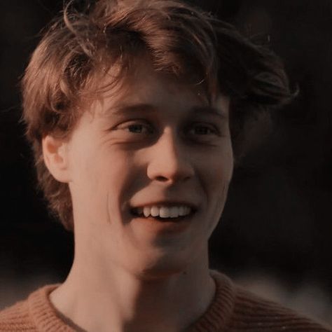 Photo of george Mackey in the short film Omleto. Arthur Weasley Fancast, Atyd Grant, George Mackay Aesthetic, Charlie Weasley Fan Cast, Grant Chapman, Gryffindor Tower, George Mckay, Lovie Simone, Charlie Weasley