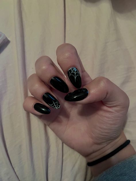 Art Ideas Grunge, Grunge Nails Almond, Stiletto Nails Y2k, Black Nails Halloween, Spider Web Nails, Vampy Nails, Web Nails, Nails Goth, Black Almond Nails